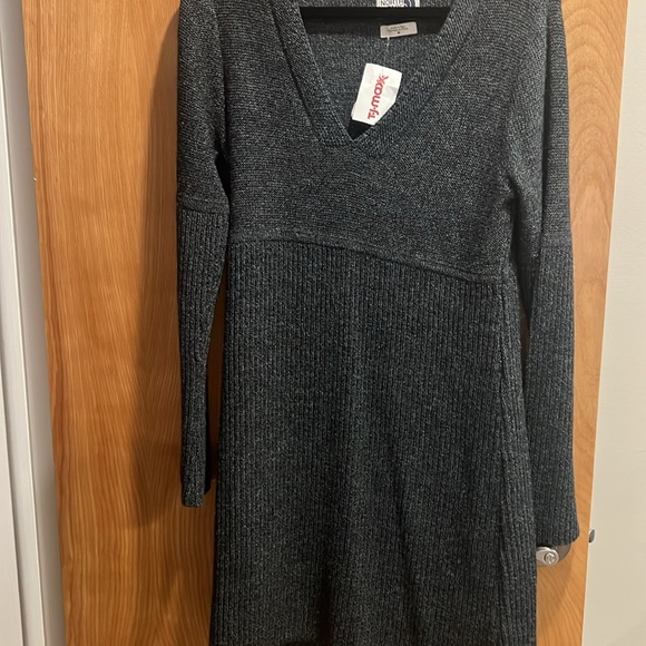 This is a gray The North Face wool dress - Picture 5 of 5